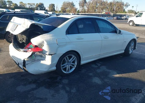 2012 Mercedes-Benz C 250 Luxury/Sport из США, поврежденный, VIN WDDGF4HB0CA649828